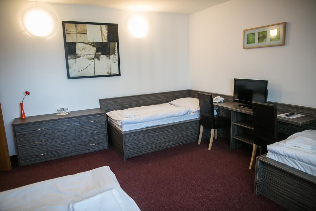 Hotel Rose Břeclav Eksteriør bilde