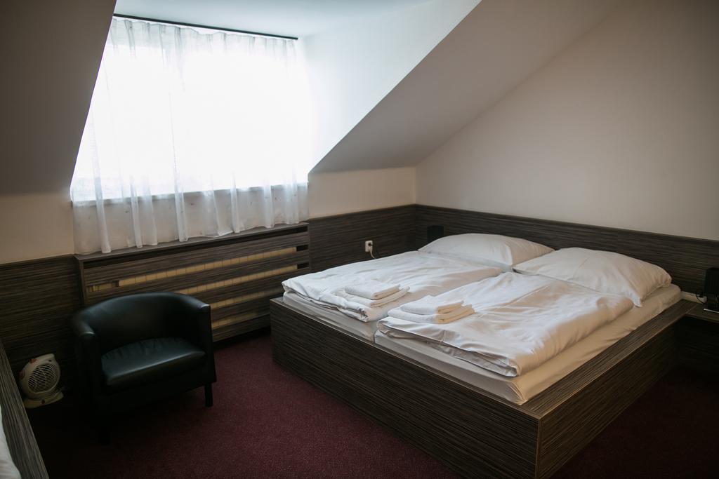 Hotel Rose Břeclav Eksteriør bilde