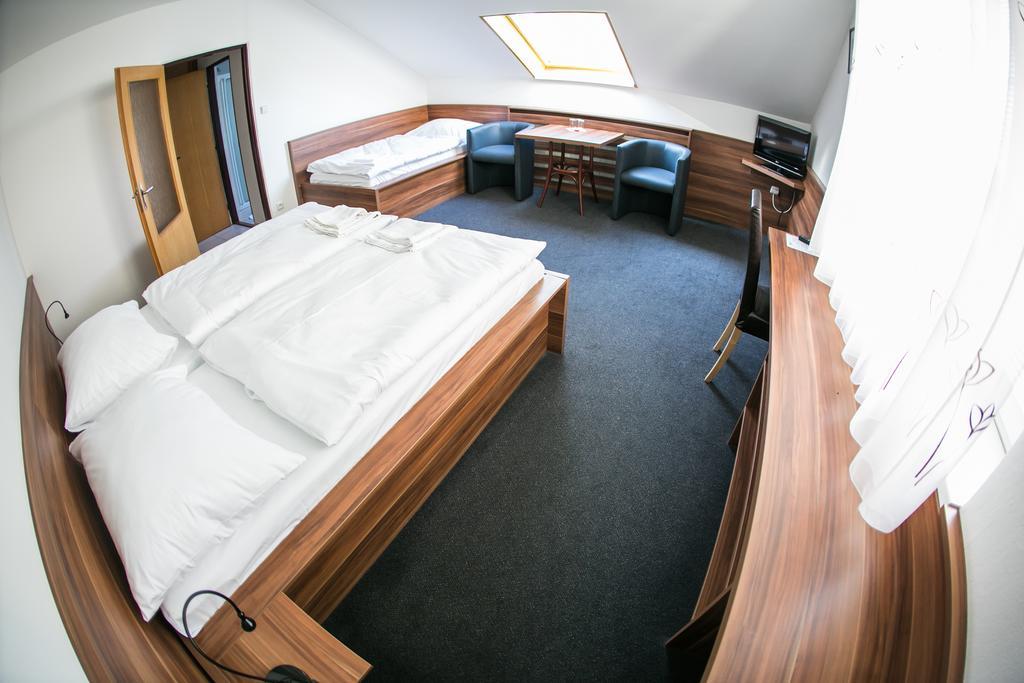 Hotel Rose Břeclav Eksteriør bilde