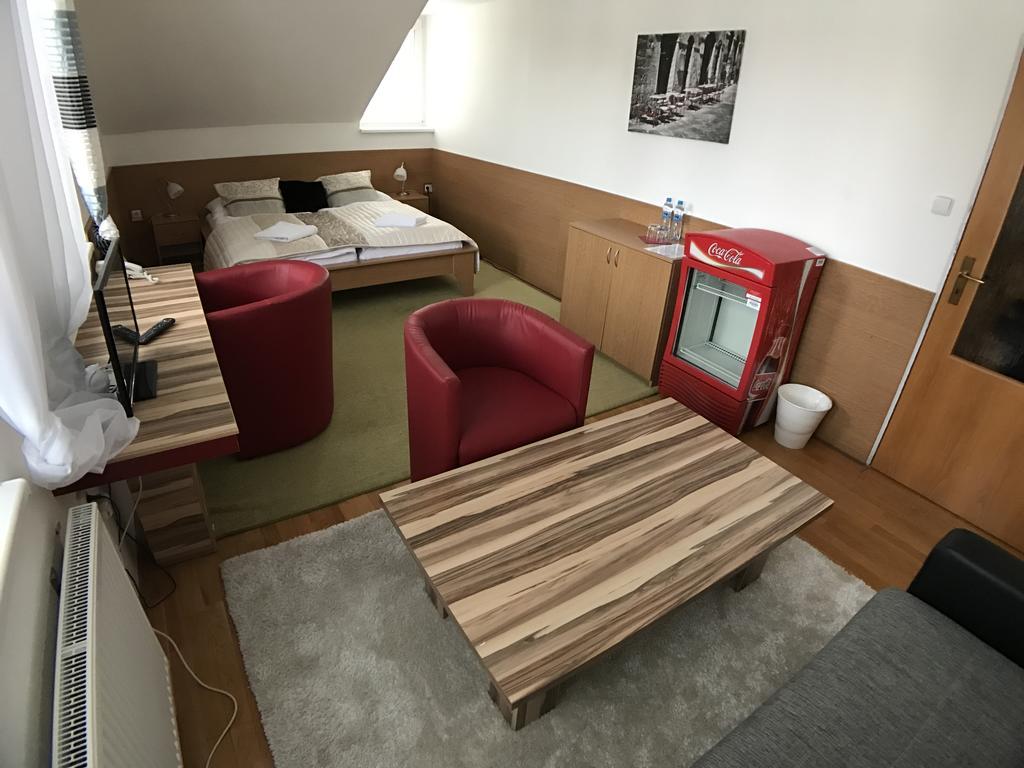 Hotel Rose Břeclav Eksteriør bilde
