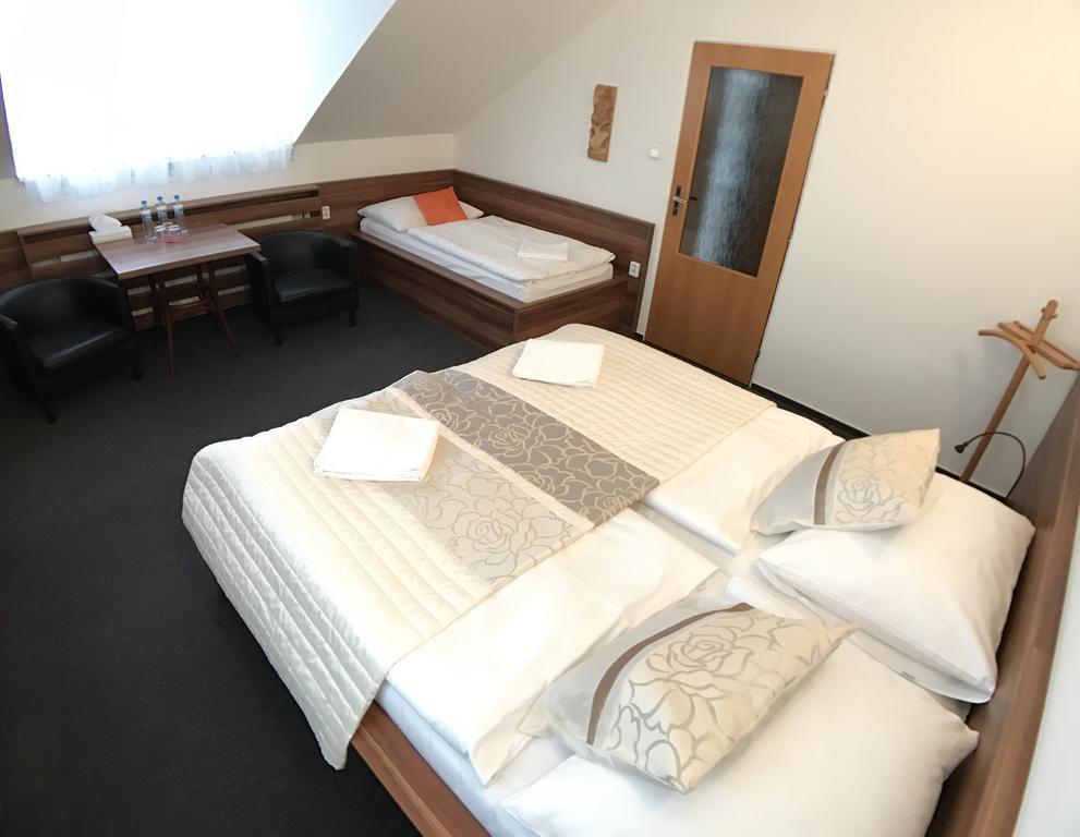 Hotel Rose Břeclav Eksteriør bilde