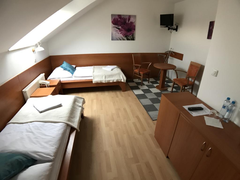 Hotel Rose Břeclav Eksteriør bilde