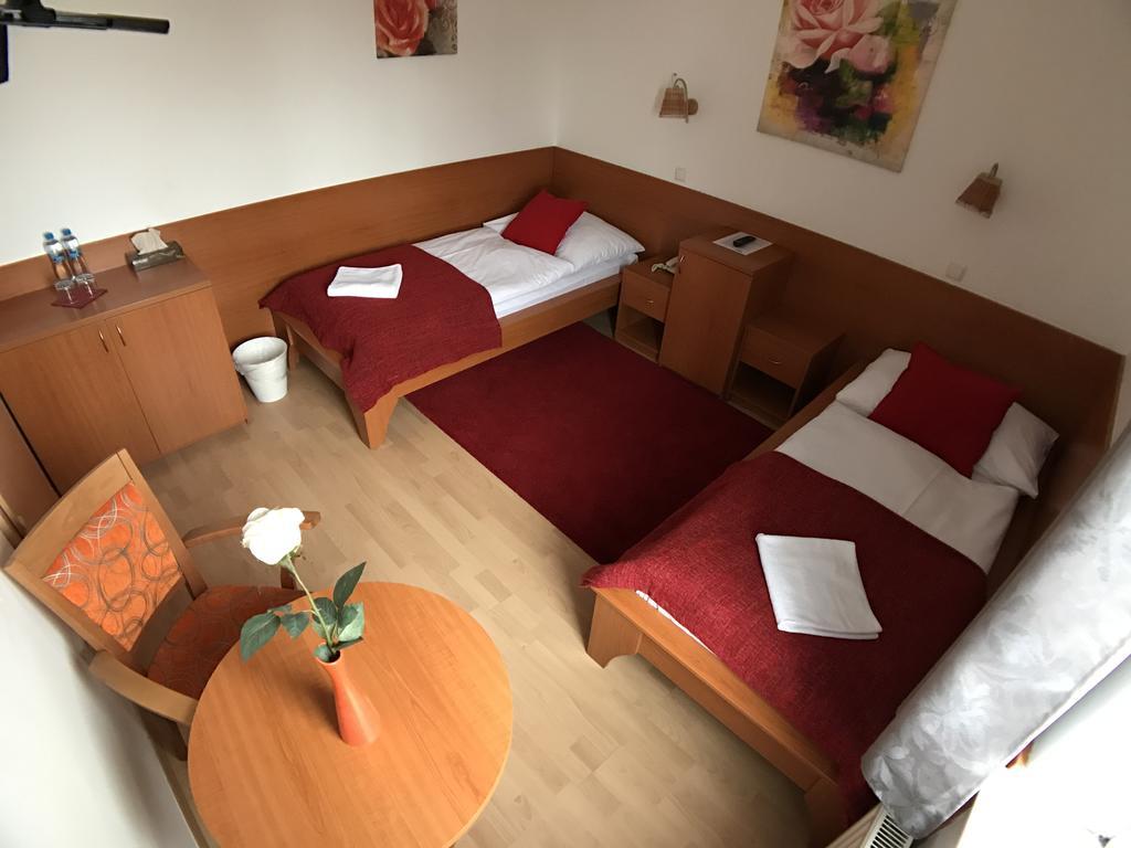 Hotel Rose Břeclav Eksteriør bilde